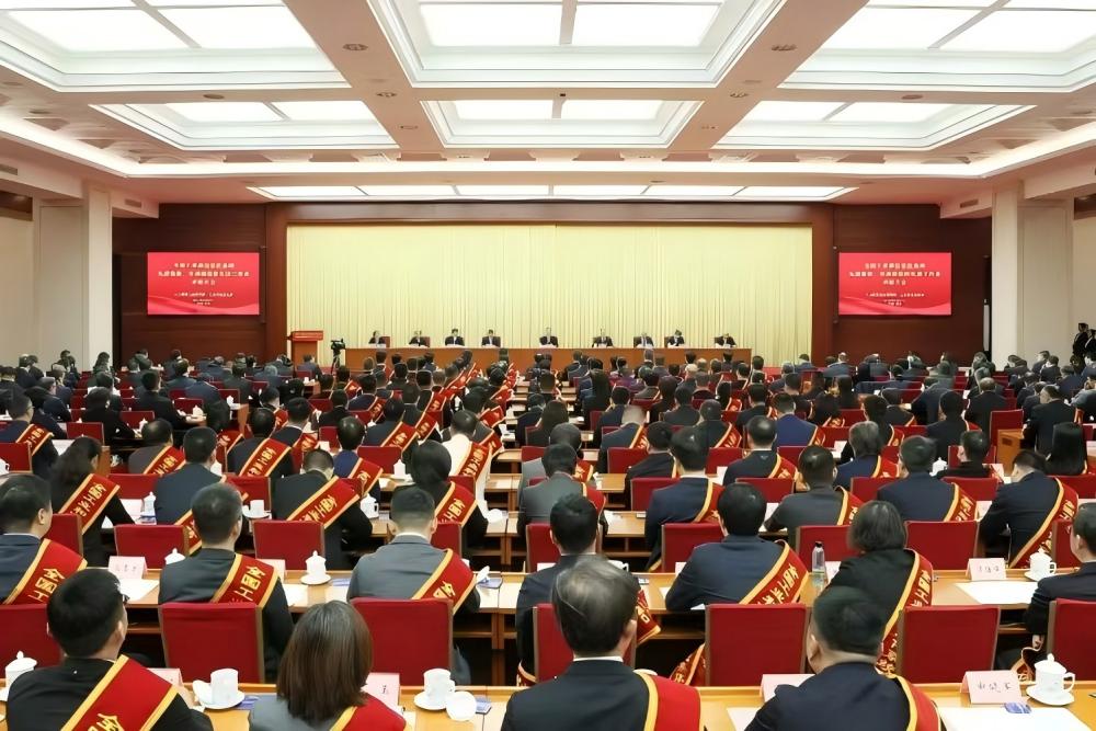 三峰透平董事長(zhǎng)熊俊杰榮獲“全國(guó)工業(yè)和信息化系統(tǒng)勞動(dòng)模范”稱號(hào)！